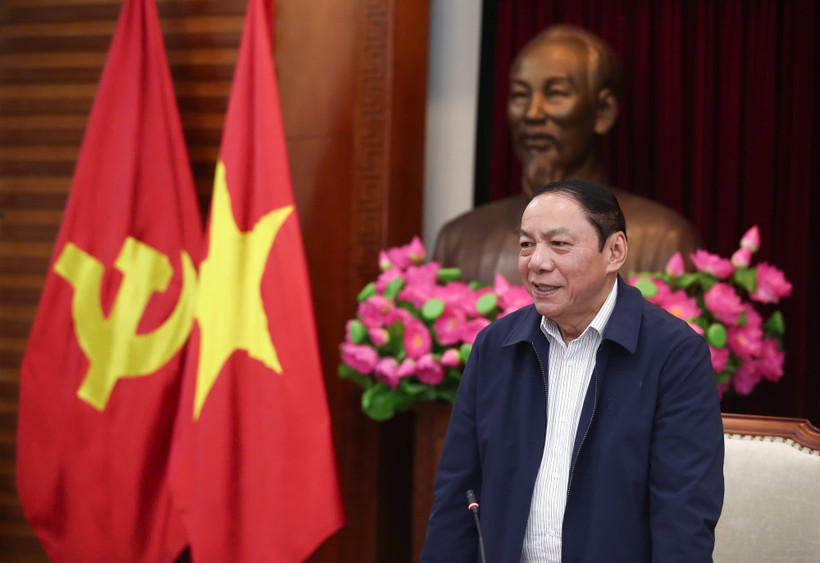 Bộ trưởng Bộ Văn hóa, Thể thao và Du lịch Nguyễn Văn Hùng phát biểu tại buổi làm việc. (Ảnh: Nam Nguyễn/Vietnam+)