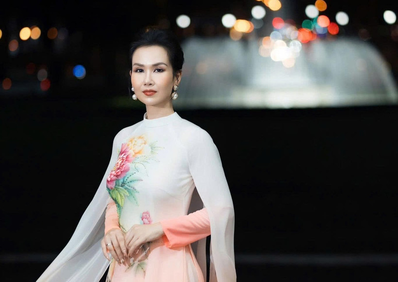 Sau chương trình lễ kỷ niệm 50 năm ngày đất nước thống nhất, ca sỹ Võ Hạ Trâm tiếp tục góp mặt trong chương trình chính luận nghệ thuật kỷ niệm 100 năm Báo chí Cách mạng Việt Nam. (Ảnh: BTC)