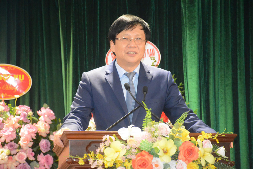 Nhà báo Hồ Quang Lợi, Phó Chủ tịch Hội Truyền thông số Việt Nam tại buổi lễ ra mắt sách. (Ảnh: PV/Vietnam+)