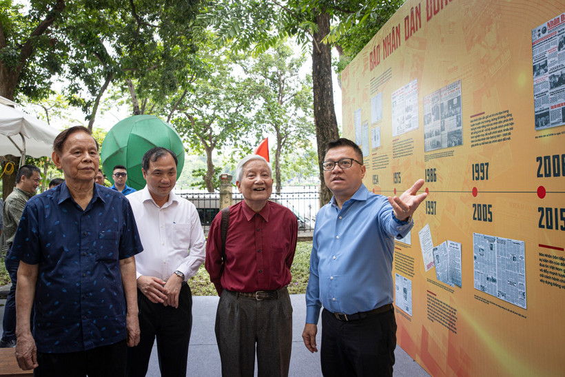 Các đại biểu tại không gian triển lãm. (Ảnh: PV/Vietnam+)