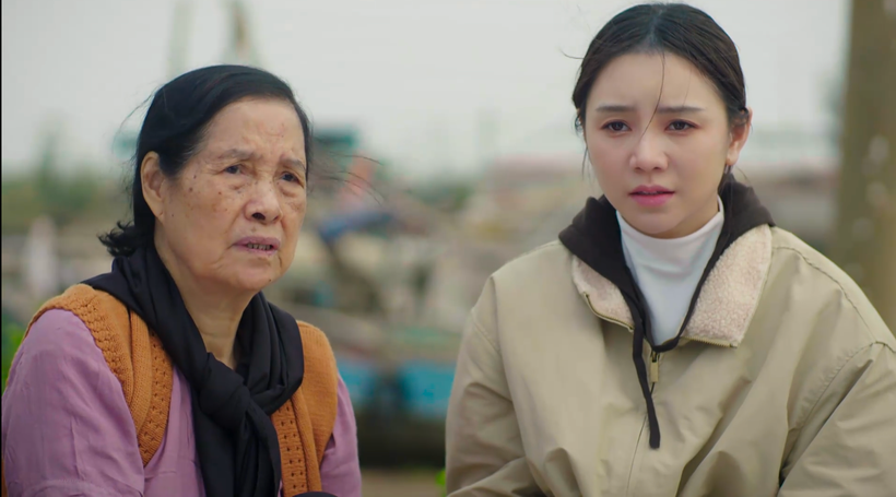 Quỳnh Kool (phải) vào vai Thương, là chị cả trong một gia đình có ba chị em mồ côi cả cha lẫn mẹ trong một tai nạn bất ngờ. (Ảnh: VTV)