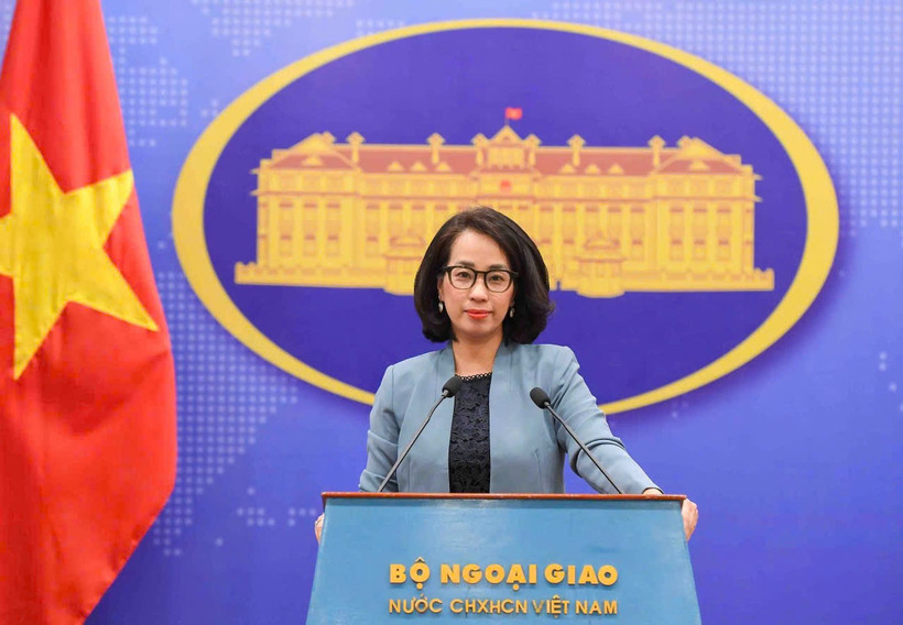 Người phát ngôn Bộ Ngoại giao Phạm Thu Hằng tại họp báo thường kỳ Bộ Ngoại giao chiều 10/4. (Ảnh: BNG)
