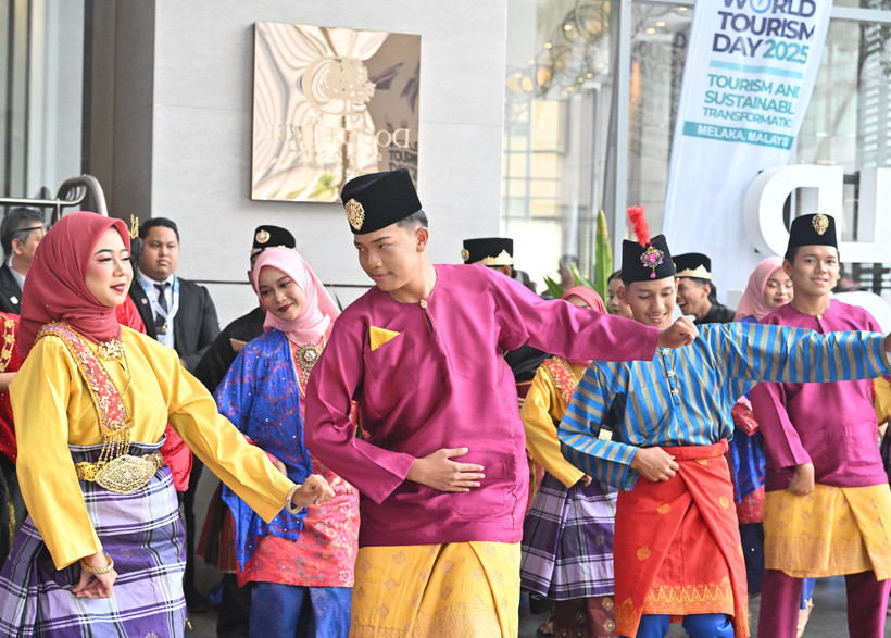 Chương trình nghệ thuật chào mừng Hội nghị Du lịch Thế giới 2025 tại Melaka, Malaysia. (Ảnh: PV/Vietnam+)