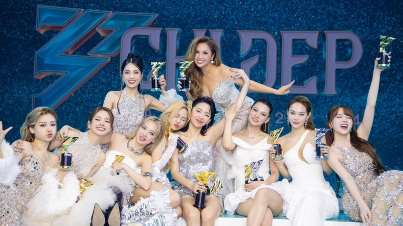 Đội hình Hoa Đạp Gió 2024 với Tóc Tiên (thứ năm từ trái sang) là đội trưởng. (Ảnh: NSX)