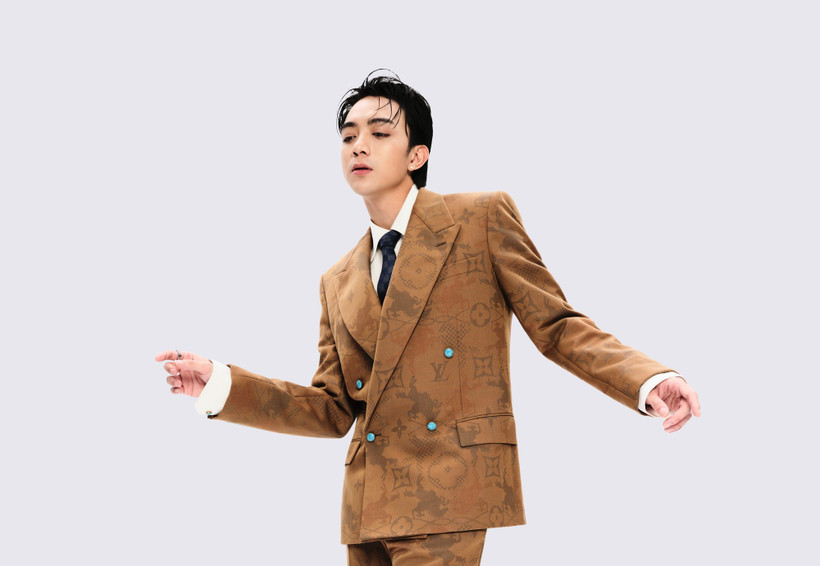 Nam ca sỹ vừa được vinh danh Gương mặt trẻ Việt Nam tiêu biểu năm 2024. (Ảnh: FBNV)