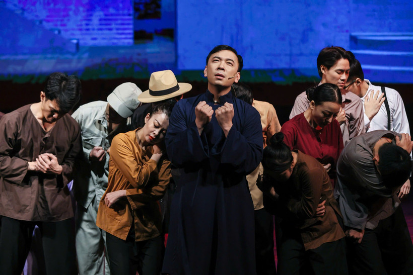 Ca sỹ Lê Việt Anh đóng vai chính: Nhà cách mạng Nguyễn Ngọc Vũ. (Ảnh: PV/Vietnam+)