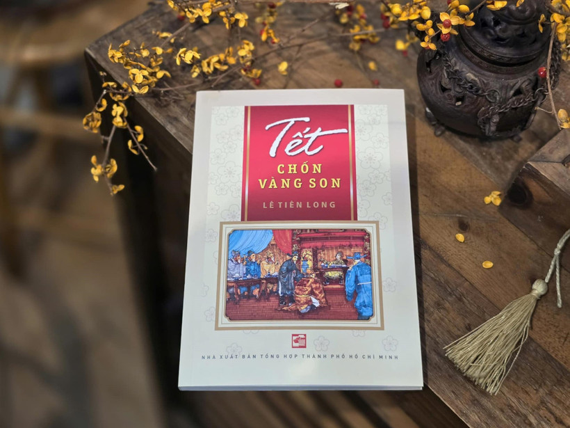 Cuốn sách dày 234 trang, có nhiều hình ảnh minh họa về các nghi lễ ngày Tết trong cung đình. (Ảnh: NVCC)