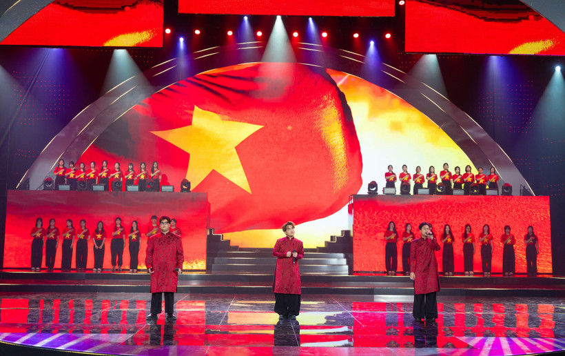 Nhóm DTAP sẽ thể hiện ca khúc hit "Nhà tôi có treo một lá cờ." (Ảnh: PV/Vietnam+)