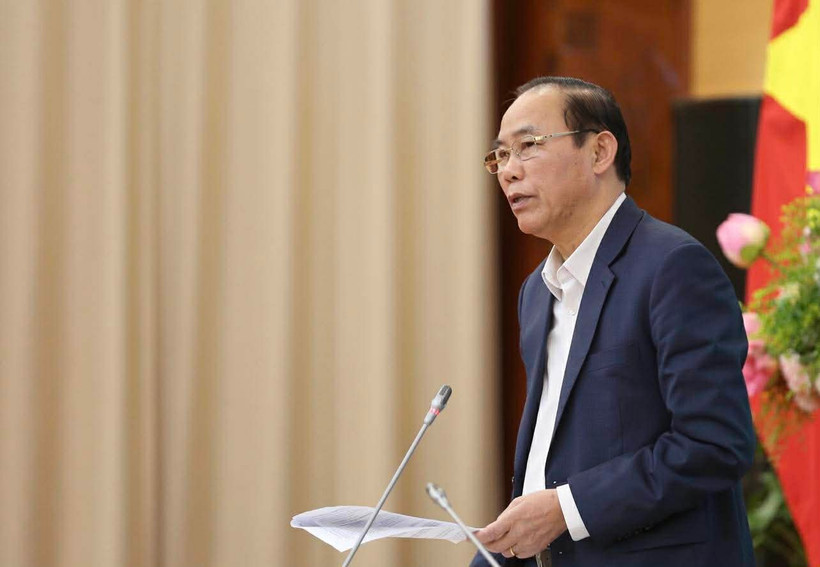 Thứ trưởng Bộ Nông nghiệp và Môi trường Phùng Đức Tiến cung cấp thông tin về tình hình an sinh-xã hội. (Ảnh: VGP)