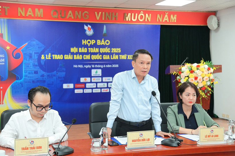 Ông Nguyễn Đức Lợi, Phó Chủ tịch thường trực Hội Nhà báo Việt Nam chủ trì họp báo. (Ảnh: Đình Trung/Vietnam+)
