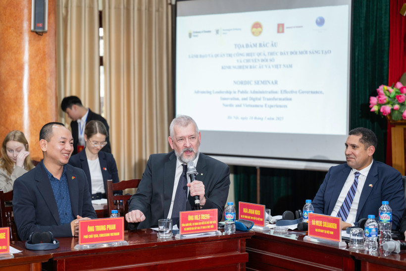 Các chuyên gia tham gia thảo luận tại tọa đàm. (Ảnh: PV/Vietnam+)