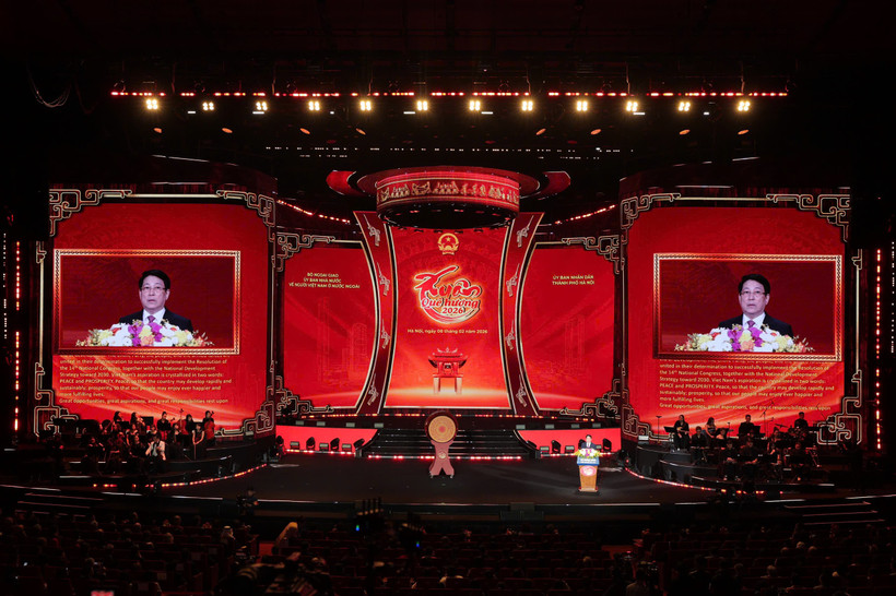 Chủ tịch nước phát biểu chúc Tết bà con kiều bào và đánh trống khai hội mừng Xuân. (Ảnh: Mạnh Nguyễn/Vietnam+)