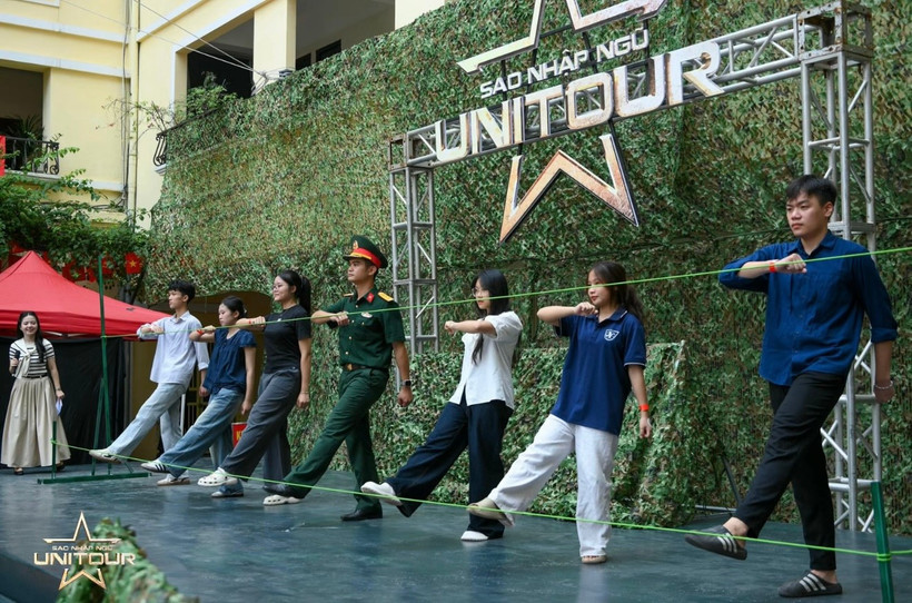 Các sinh viên tham gia thử thách trong chương trình. (Ảnh: PV/Vietnam+)