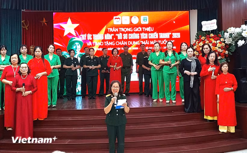 Chương trình văn nghệ tri ân những người đã ngã xuống. (Ảnh: Minh Thu/Vietnam+)