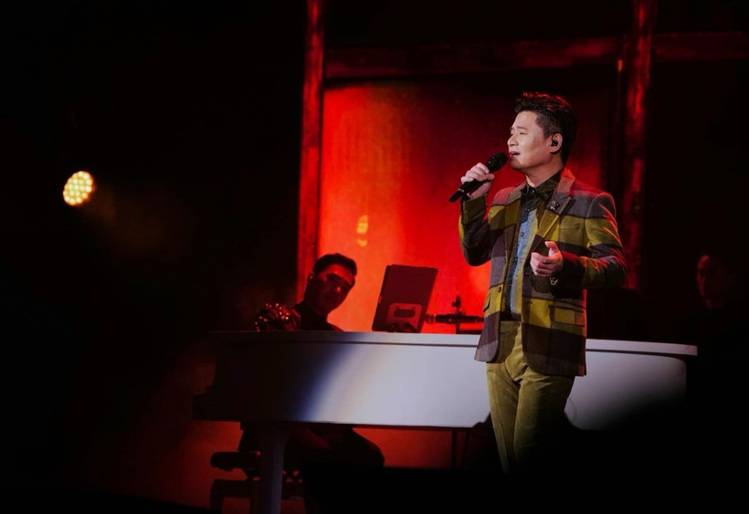 Nghệ sỹ Nhân dân Tấn Minh sẽ thể hiện ca khúc "Phượng hồng" với phong cách giao hưởng thính phòng. 