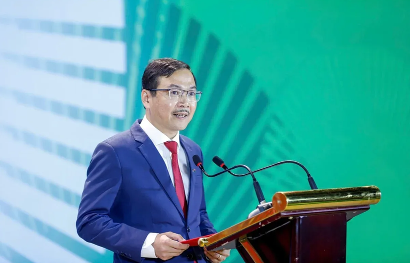 Tổng Biên tập Nguyễn Ngọc Thạch nhìn lại lịch sử 80 năm phát triển của Báo Nông nghiệp và Môi trường. (Ảnh: Tùng Đinh)