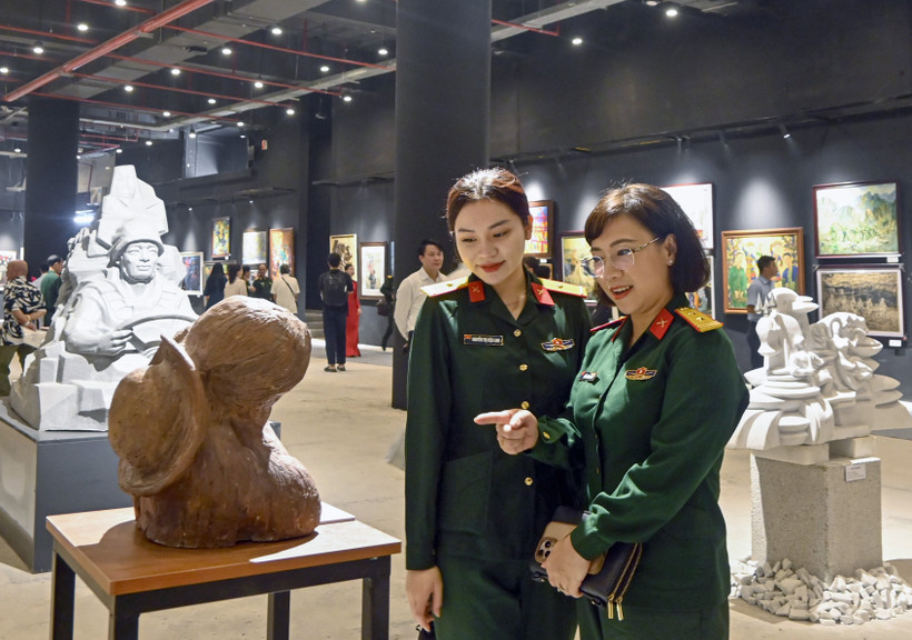 Qua các giai đoạn kháng chiến và kiến quốc, nhiều thế hệ nghệ sỹ đã kế tiếp nhau sáng tạo, để lại cho nền văn hóa nghệ thuật nước nhà những tác phẩm có giá trị tư tưởng và nghệ thuật cao. (Ảnh minh họa: Đức Anh/Vietnam+)