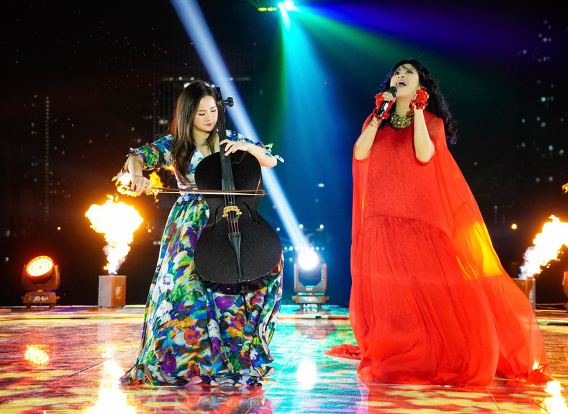 Diva Thanh Lam phiêu trong tiếng đàn cello của nghệ sỹ Bùi Hà Miên. (Ảnh: BTC)