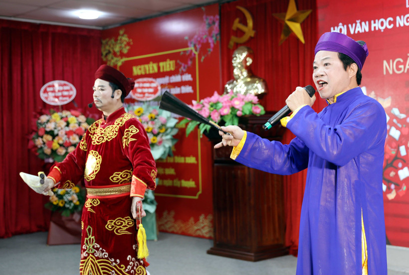 Các nghệ sỹ thể hiện các tác phẩm tại Ngày Thơ Việt Nam năm 2025. (Ảnh: Thế Duyệt/TTXVN)