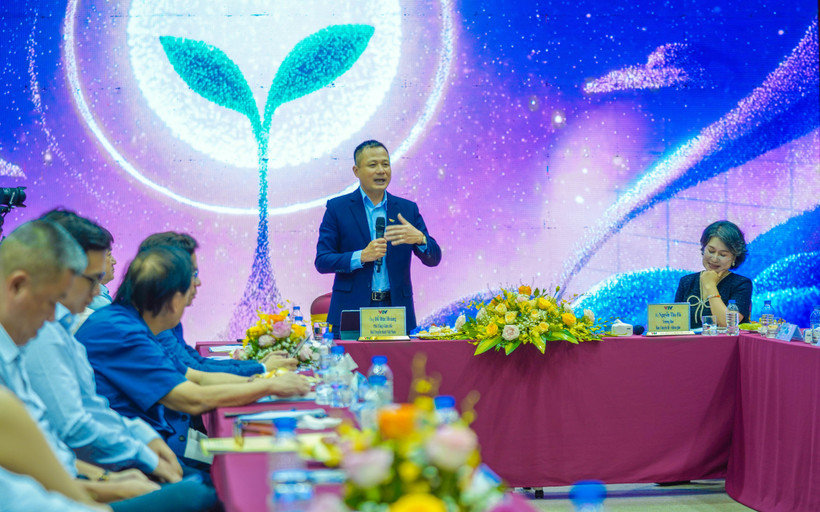 Nhà báo Đỗ Đức Hoàng, Phó Tổng giám đốc Đài Truyền hình Việt Nam phát biểu tại buổi giới thiệu các chương trình mới trên VTV2. (Ảnh: VTV)