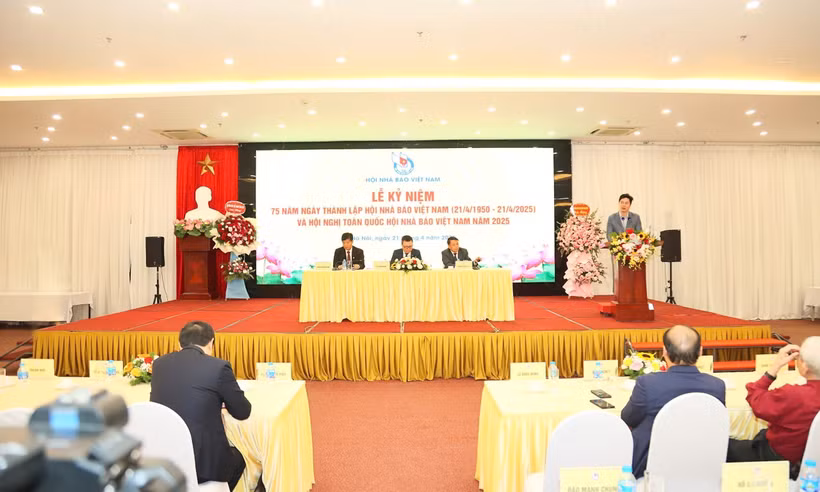 Quang cảnh Lễ kỷ niệm 75 năm thành lập Hội Nhà báo Việt Nam và Hội nghị toàn quốc năm 2025 của Hội Nhà báo Việt Nam diễn ra ngày 21/4 tại Hà Nội. (Ảnh: PV/Vietnam+)