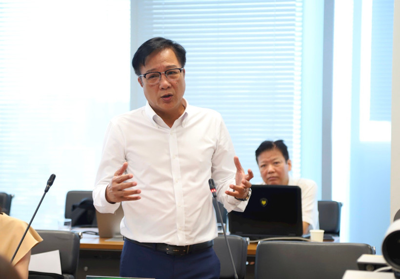 Nghệ sỹ Nhân dân Trọng Trinh đóng vai trò là người dẫn chuyện. (Ảnh: CTV/Vietnam+)