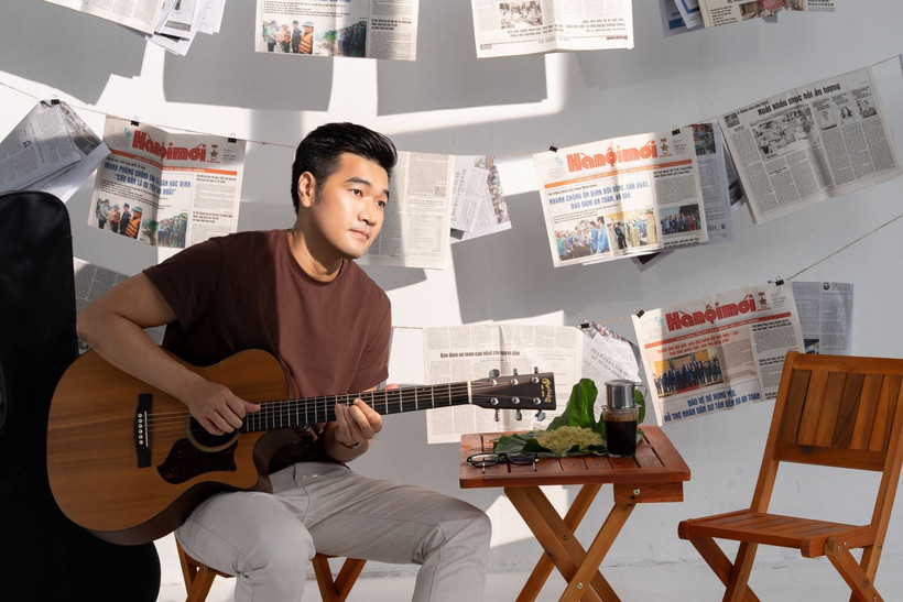 Tạ Quang Thắng được biết đến với nhiều ca khúc mang tình yêu quê hương đất nước như: "Lá cờ," "Sống như những đóa hoa," "Cô gái với nụ cười Việt Nam." (Ảnh: NVCC)