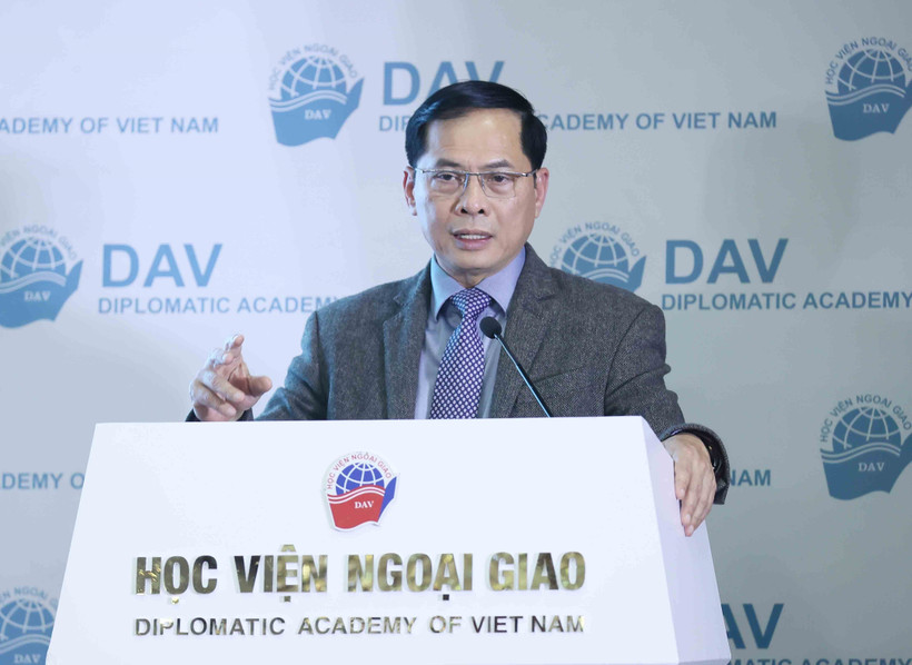 Phó Thủ tướng Chính phủ, Bộ trưởng Bộ Ngoại giao Bùi Thanh Sơn phát biểu tại hội thảo. (Ảnh: An Đăng/TTXVN)