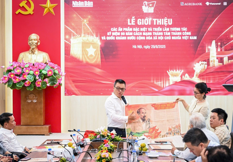 Ông Lê Quốc Minh, Ủy viên Trung ương Đảng, Tổng Biên tập Báo Nhân Dân giới thiệu về ấn phẩm đặc biệt. (Ảnh: CTV/Vietnam+)