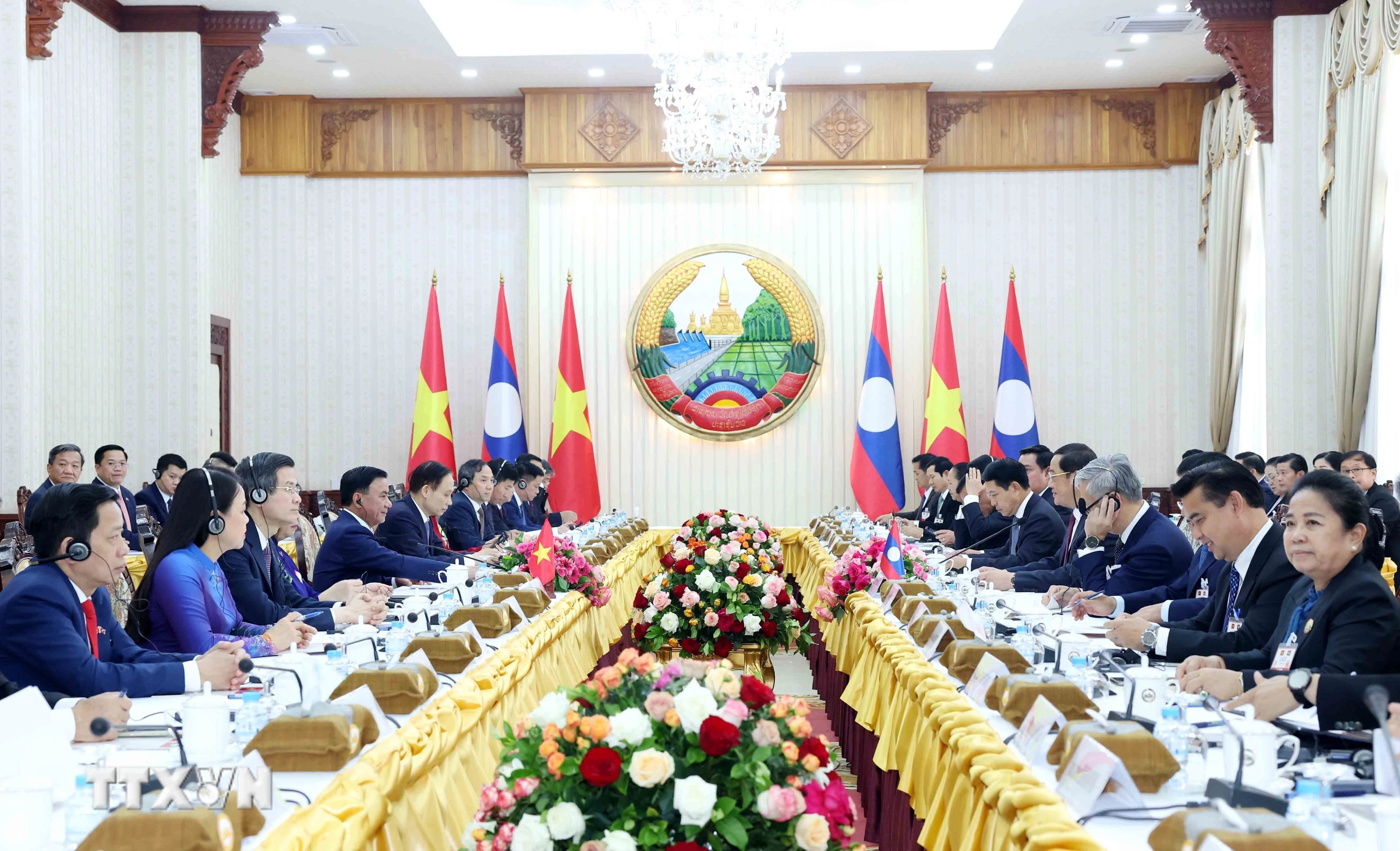 Việt Nam luôn coi trọng và ưu tiên hàng đầu mối quan hệ đặc biệt với Lào