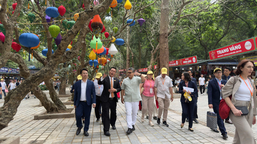 Đoàn đại biểu tham gia chương trình “Du xuân hữu nghị 2026.” (Ảnh: CTV/Vietnam+)