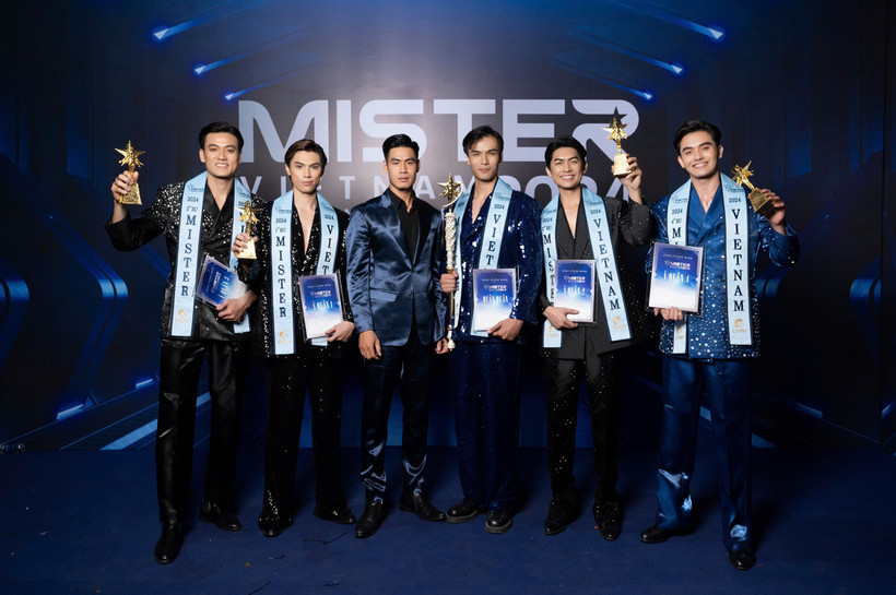 Danh Chiếu Linh (thứ 3 từ trái sang) và các Quán quân, Á quân Mister Vietnam 2024. (Ảnh: CTV/Vietnam+)
