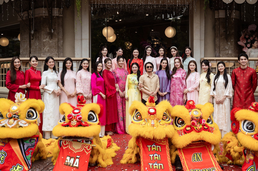 Dàn hoa hậu, á hậu, nam vương vừa tham gia “ngày hội lì xì” mừng Xuân mới, khởi động các dự án trong năm 2026. (Ảnh: CTV/Vietnam+)