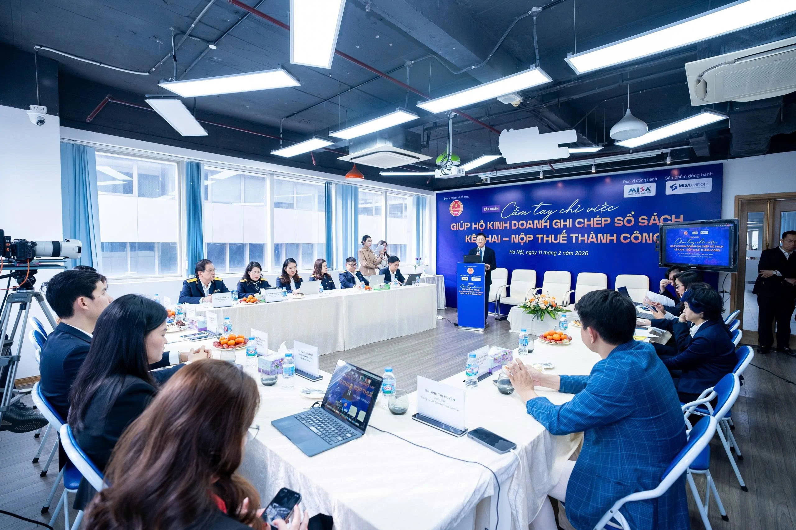 Cục Thuế tập huấn hỗ trợ hộ kinh doanh ghi chép sổ sách, kê khai và nộp thuế