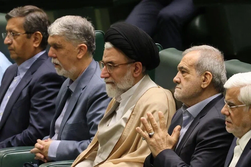 Bản tin Thế giới: Iran mất Bộ trưởng Tình báo, Mỹ-Israel tấn công mỏ khí đốt