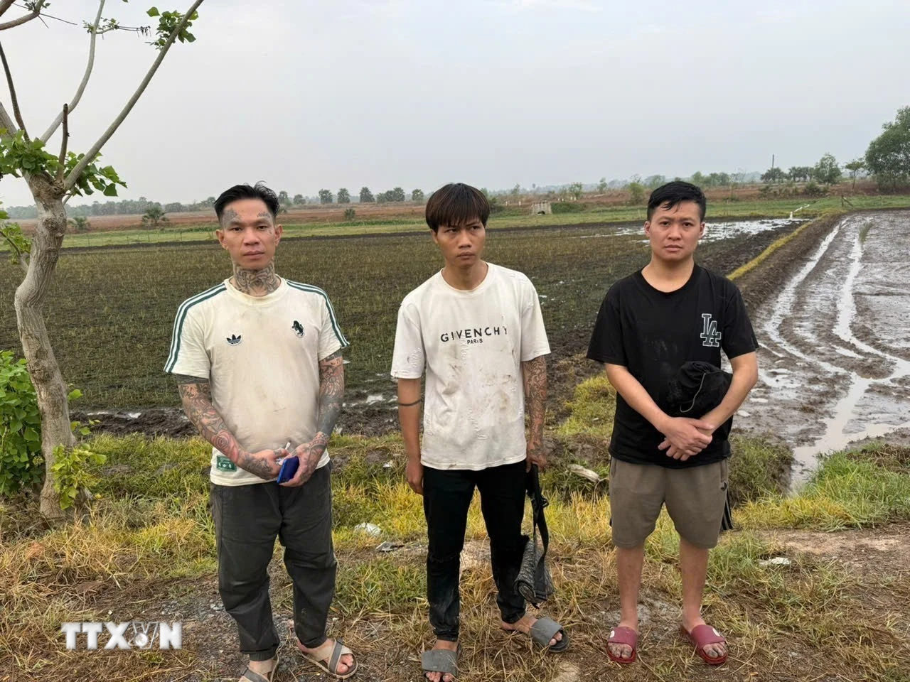 Tây Ninh tạm giữ các đối tượng nhập cảnh trái phép từ nước ngoài vào Việt Nam
