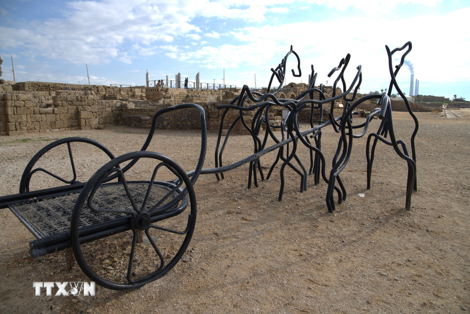 Di tích trường đua ngựa - nơi những bánh xe gỗ từng lao vun vút trong các cuộc đua nghẹt thở. (Ảnh: Thanh Bình/TTXVN)