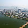 Toàn cảnh thành phố Đà Nẵng bên sông Hàn. (Ảnh: Thanh Phong/Vietnam+)
