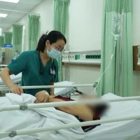 Một trong số bệnh nhân đang được theo dõi tại khoa Cấp cứu Bệnh viện Quân y 175. (Ảnh do bệnh viện cung cấp)