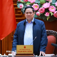 Thủ tướng Phạm Minh Chính chủ trì cuộc họp với lãnh đạo tỉnh Quảng Trị về xây dựng nhà ở cho các gia đình bị thiệt hại do thiên tai tại Quảng Trị. (Ảnh: Dương Giang/TTXVN)