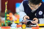 "Đam mê chế tạo robot" - tác phẩm ảnh đơn đoạt giải cao nhất mùa giải đầu tiên. (Ảnh: Trần Văn Hiếu)