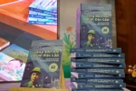 Ấn bản song ngữ Việt-Anh ra mắt kỷ niệm 50 năm Ngày giải phóng miền Nam, thống nhất đất nước. (Ảnh: Minh Thu/Vietnam+)