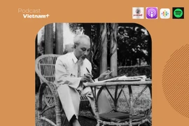 Bác Hồ làm việc tại tầng 2 Nhà sàn trong Khu Phủ Chủ tịch, tháng 4/1960. (Ảnh: Tư liệu TTXVN)