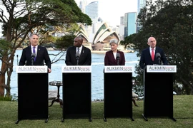 (Từ trái sang): Bộ trưởng Quốc phòng Australia Richard Marles, Bộ trưởng Ngoại giao Anh David Lammy, Bộ trưởng Ngoại giao Australia Penny Wong và Bộ trưởng Quốc phòng Anh John Healey tại một cuộc họp báo ở Sydney ngày 25/7. (Ảnh: Reuters)