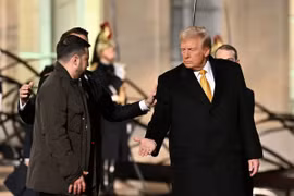 Tổng thống Ukraine Volodymyr Zelensky (trái) và Tổng thống Mỹ Donald Trump. (Ảnh: Getty)