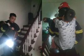 Lực lượng Cảnh sát Phòng cháy chữa cháy và Cứu nạn cứu hộ đưa 7 người thoát nạn ra ngoài an toàn. (Ảnh: Công an cung cấp)