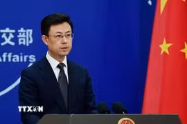 Người phát ngôn Bộ Ngoại giao Trung Quốc Quách Gia Côn phát biểu tại cuộc họp báo ở Bắc Kinh. (Ảnh: IRNA/TTXVN)