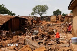 Cảnh tàn phá do mưa lũ ở thị trấn Mokwa, bang Niger, Nigeria ngày 31/5/2025. (Ảnh: Reuters/TTXVN)