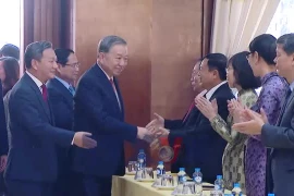 Tổng Bí thư: Phát huy vai trò cơ quan đại diện trong hỗ trợ người Việt tại Lào