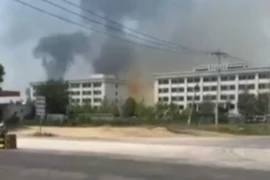 Hiện trường vụ nổ tại Công ty hóa chất Gaomi Youdao ở tỉnh Sơn Đông, Trung Quốc ngày 27/5. (Nguồn: Associated Press TV)